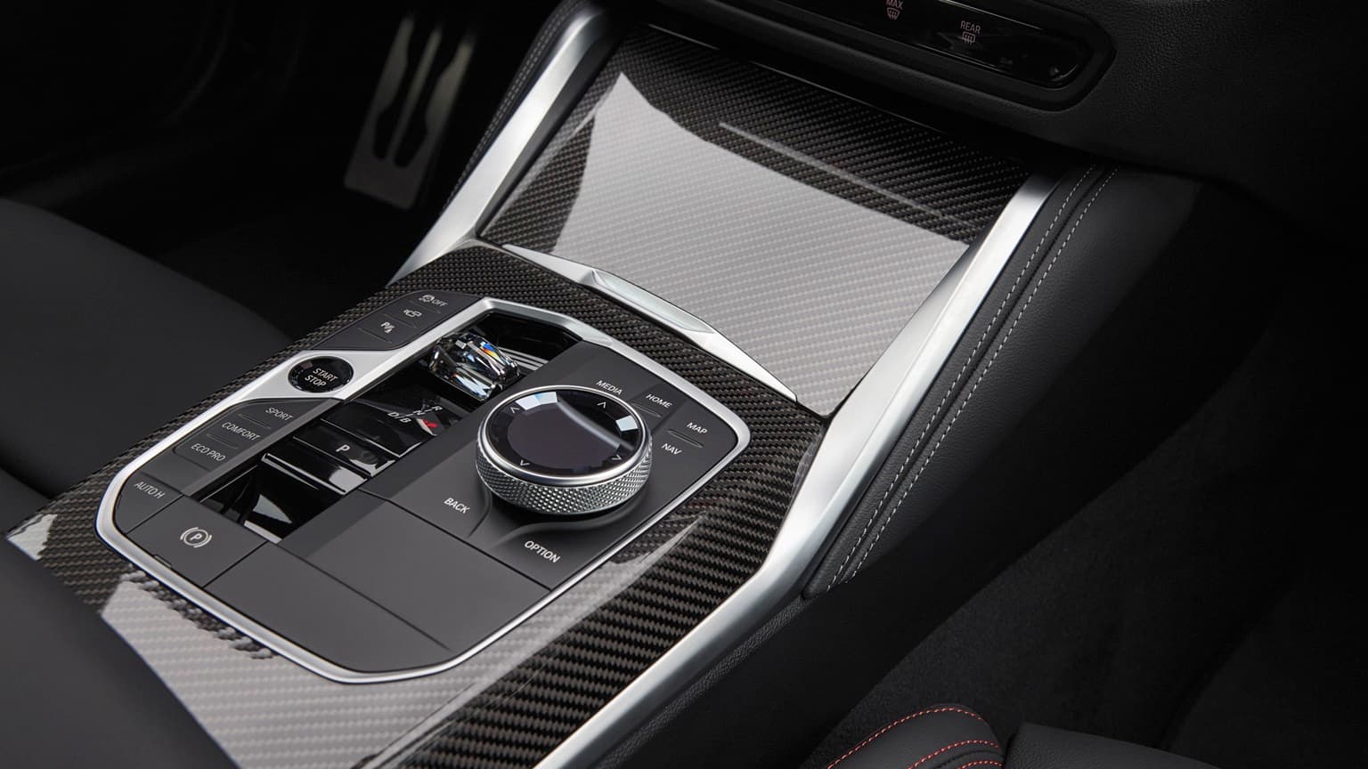 Gros plan sur une console de voiture