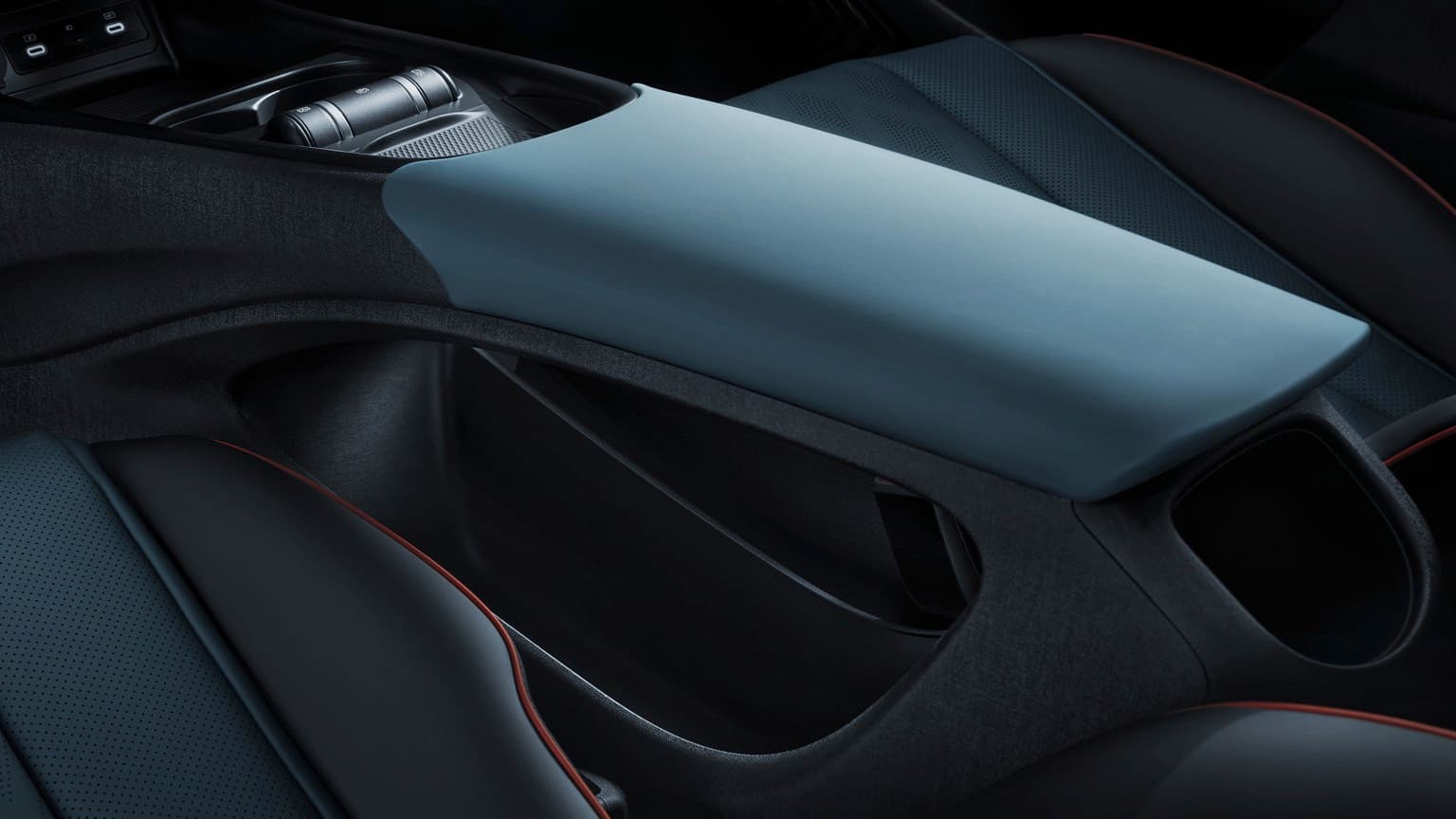 un gros plan de l'intérieur d'une voiture