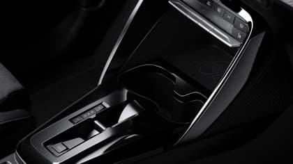 Gros plan sur une console de voiture