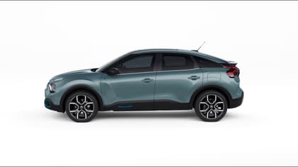 une voiture sur fond blanc