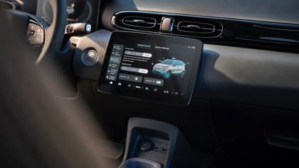une voiture avec écran tactile