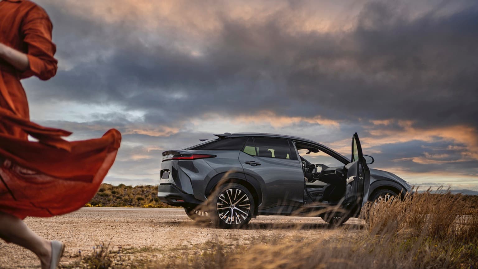 une voiture dont les portes sont ouvertes