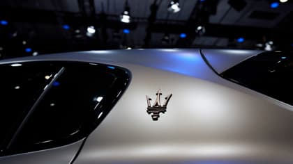 un gros plan d'une voiture