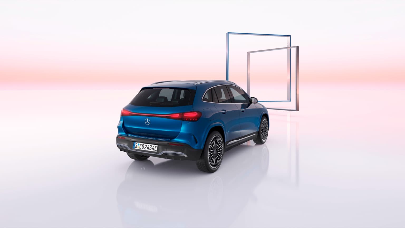 une voiture bleue avec un cadre carré à l'arrière