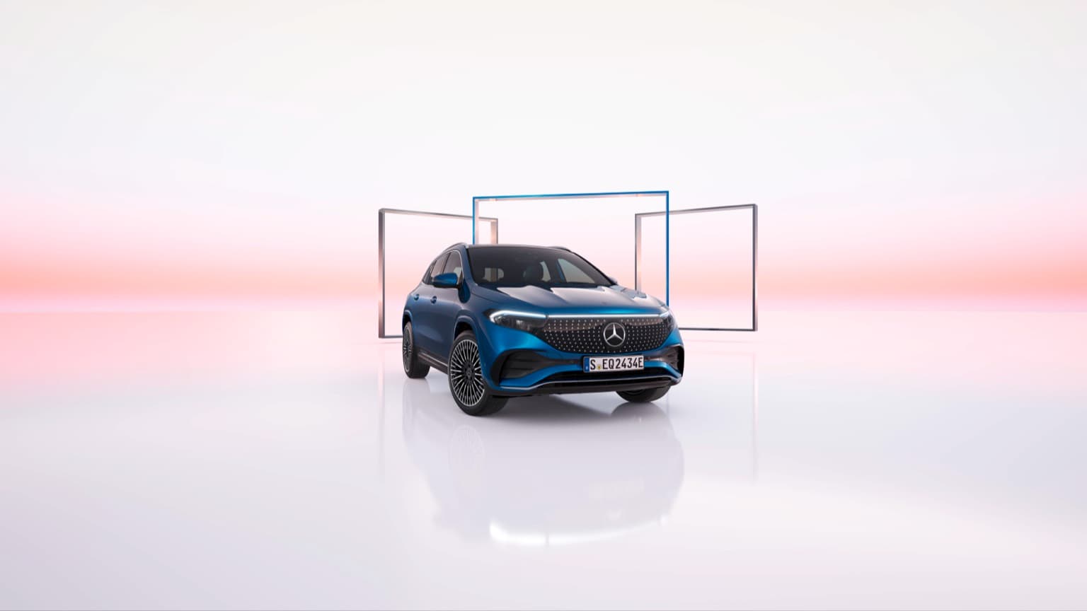 une voiture bleue garée dans une pièce