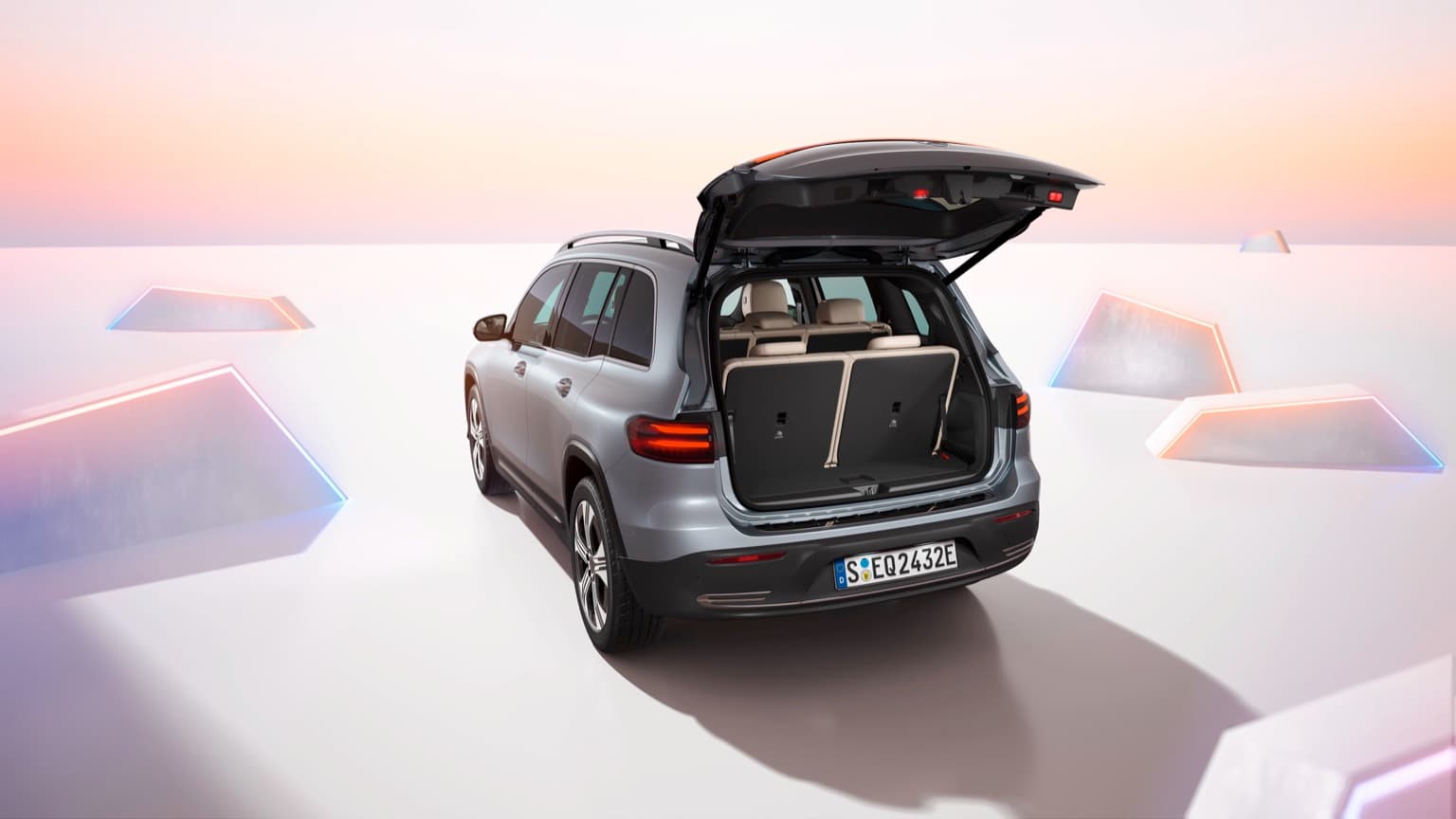 a car with the trunk open