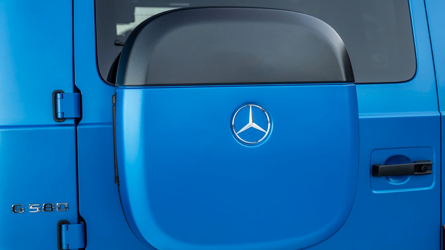 un gros plan d'une voiture