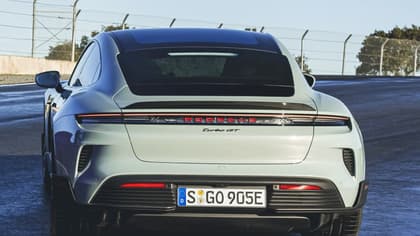 l'arrière d'une voiture