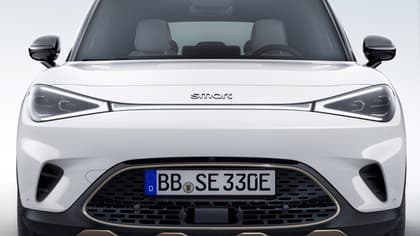 l'avant d'une voiture blanche