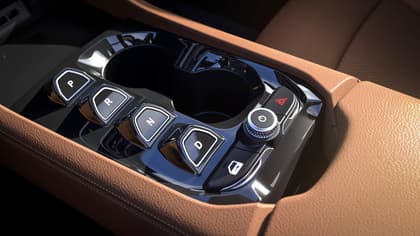 Gros plan sur une console de voiture
