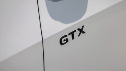 un gros plan d'une voiture