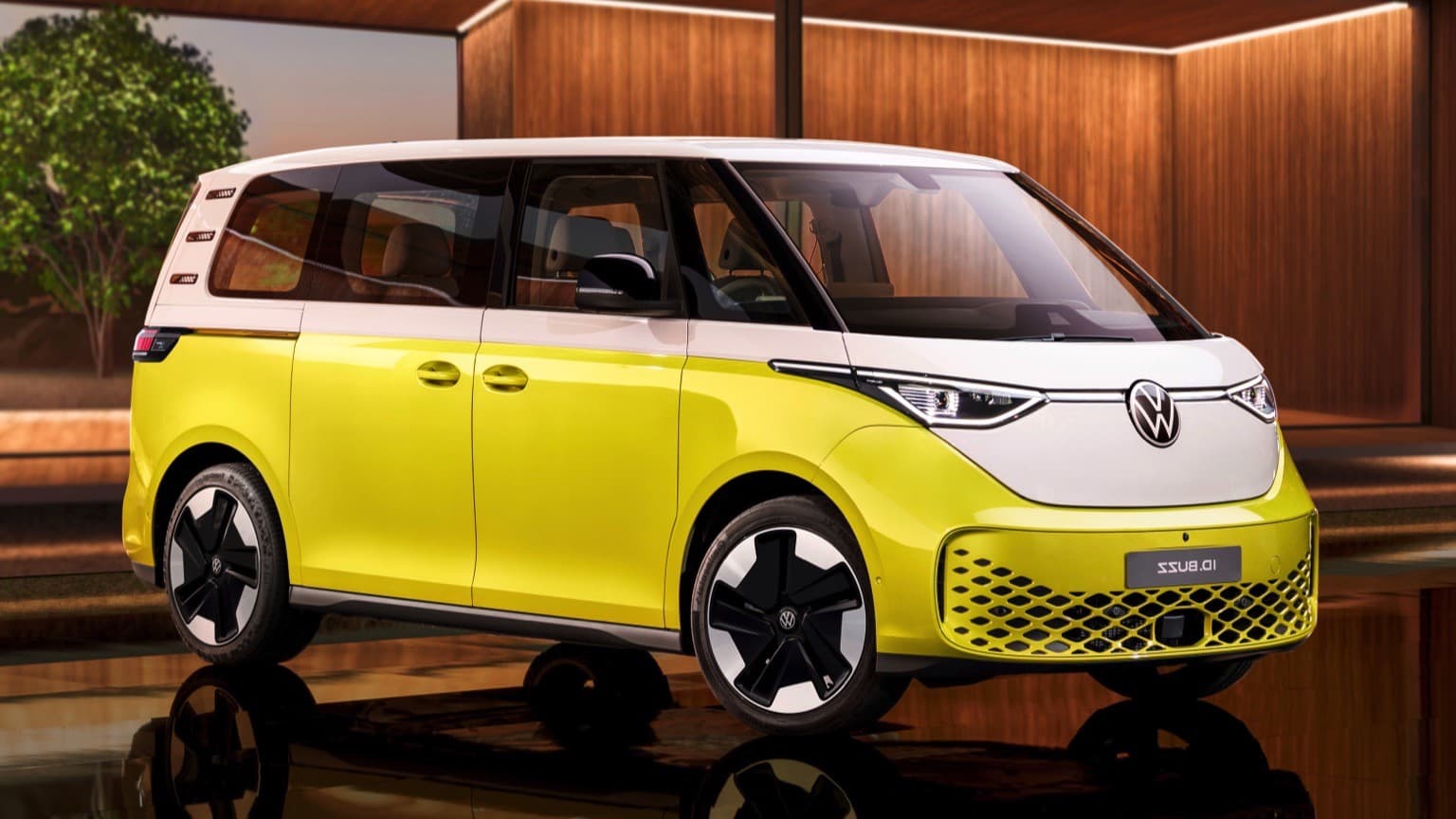 une voiture jaune et blanche