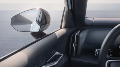 un rétroviseur latéral de voiture
