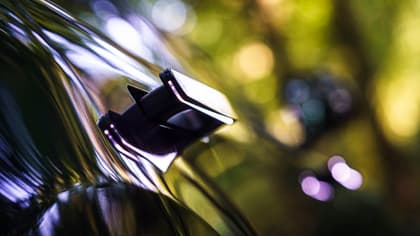 un gros plan d'une poignée de porte de voiture