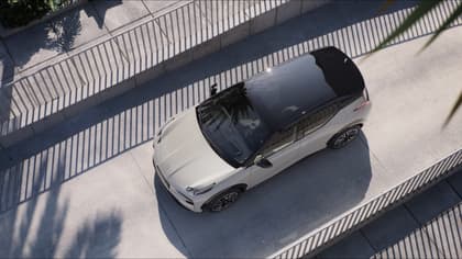 une voiture garée sur une route