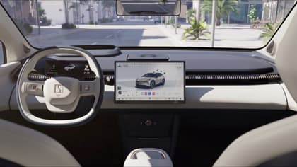 un tableau de bord de voiture avec un écran et un volant