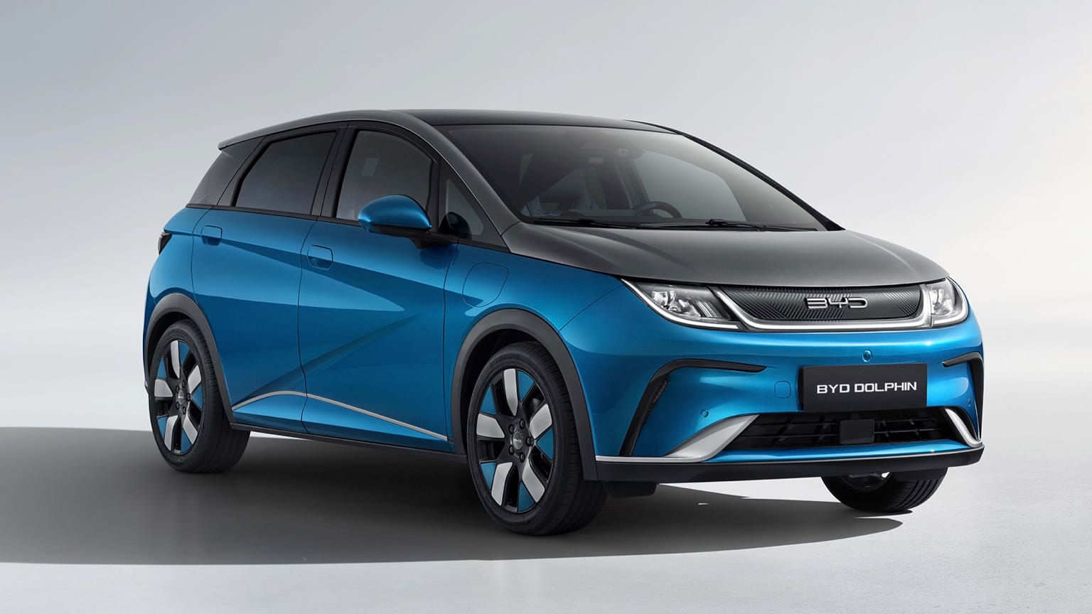 une voiture bleue et noire