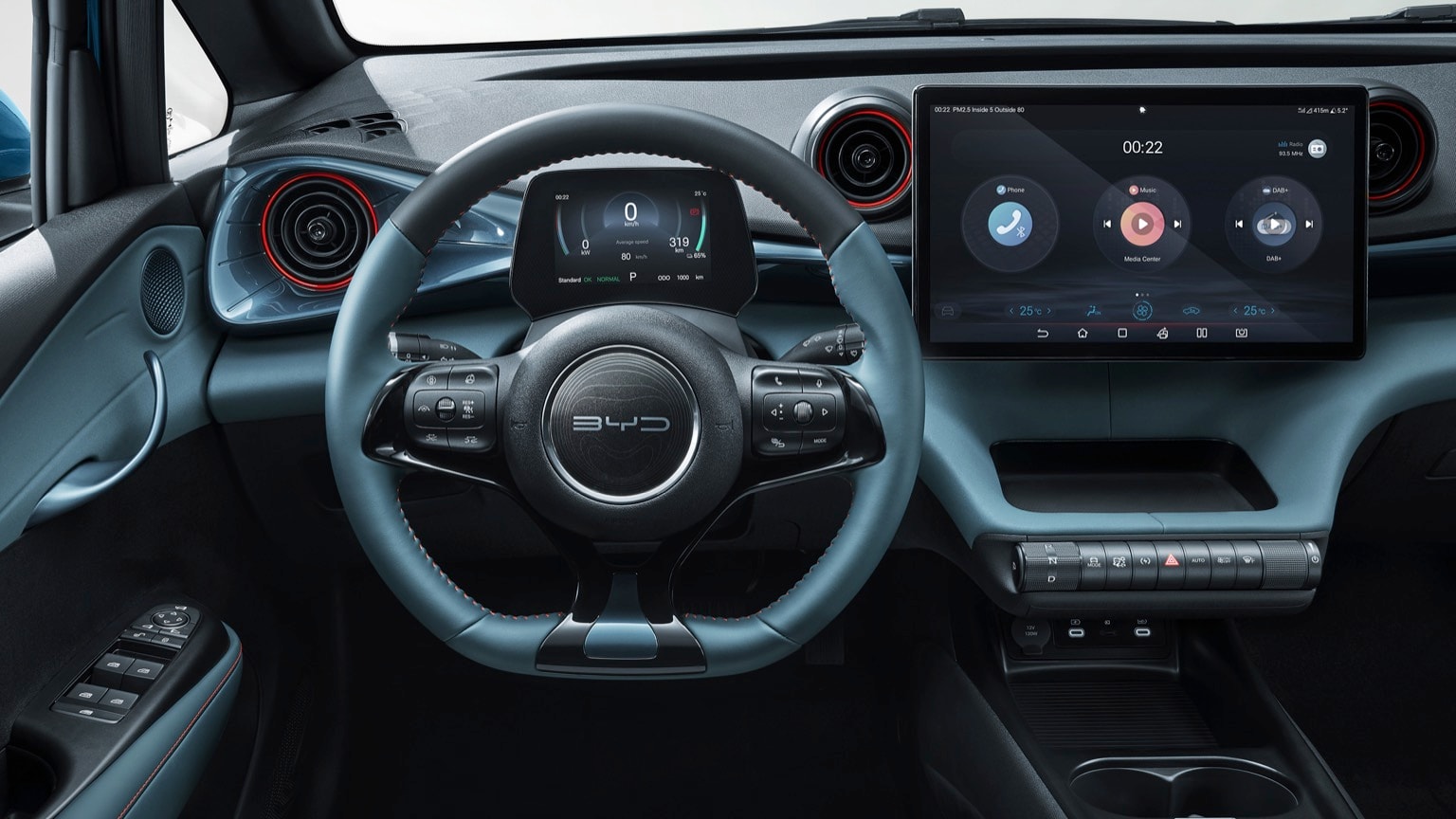 l'intérieur d'une voiture avec un volant et un écran tactile