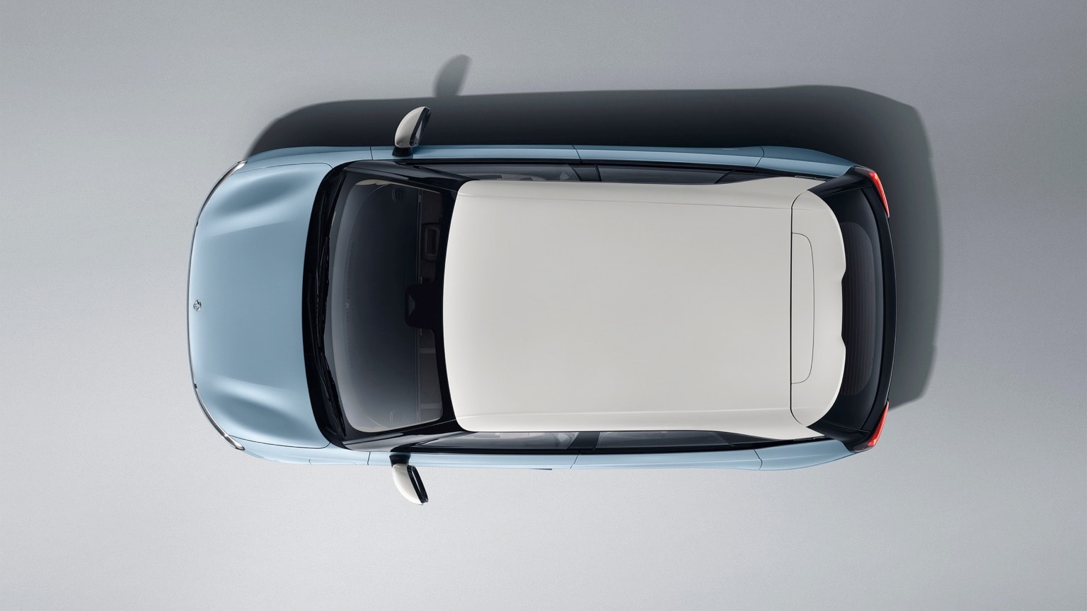 une voiture bleue et blanche