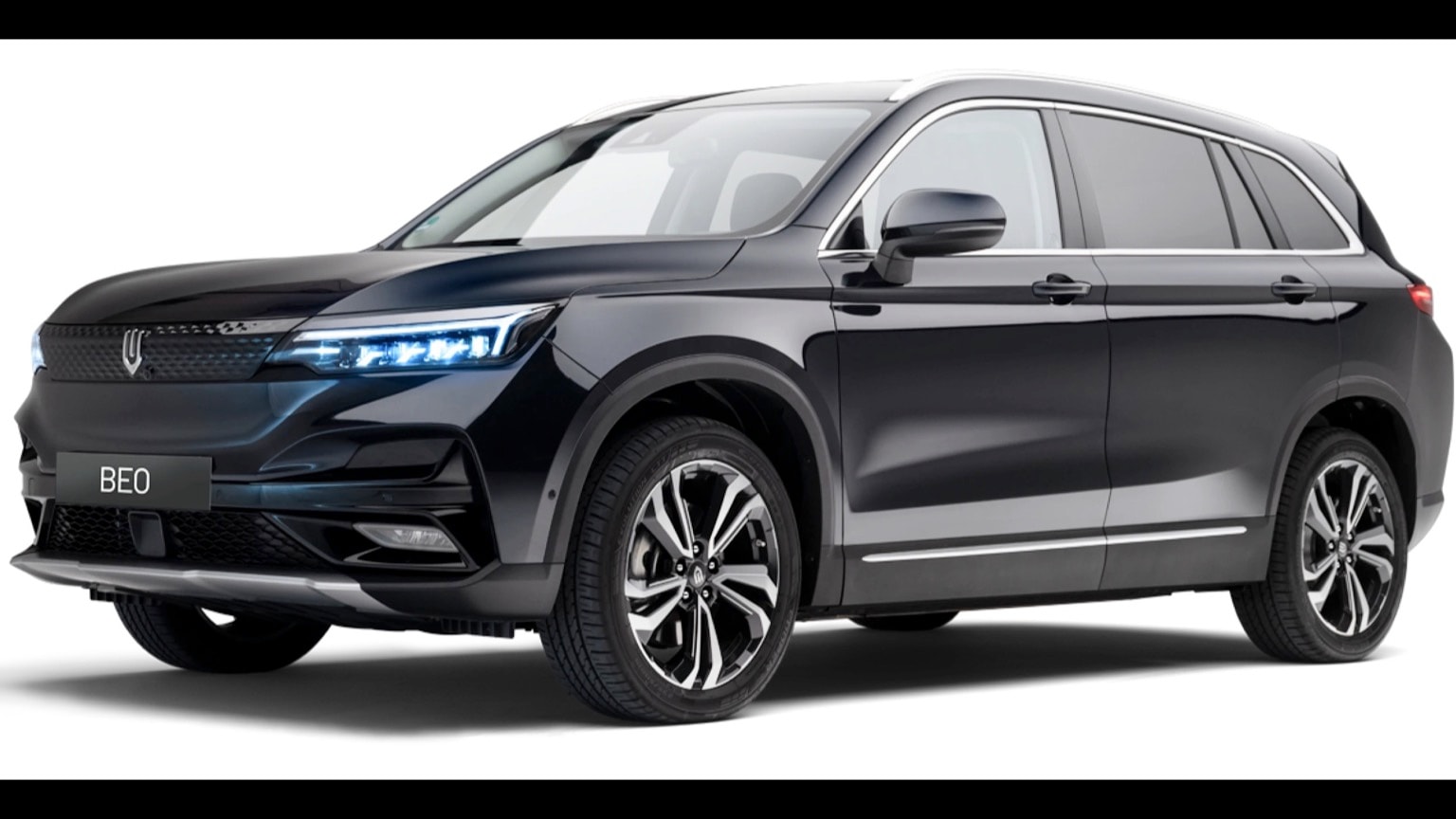 une voiture noire avec des feux bleus