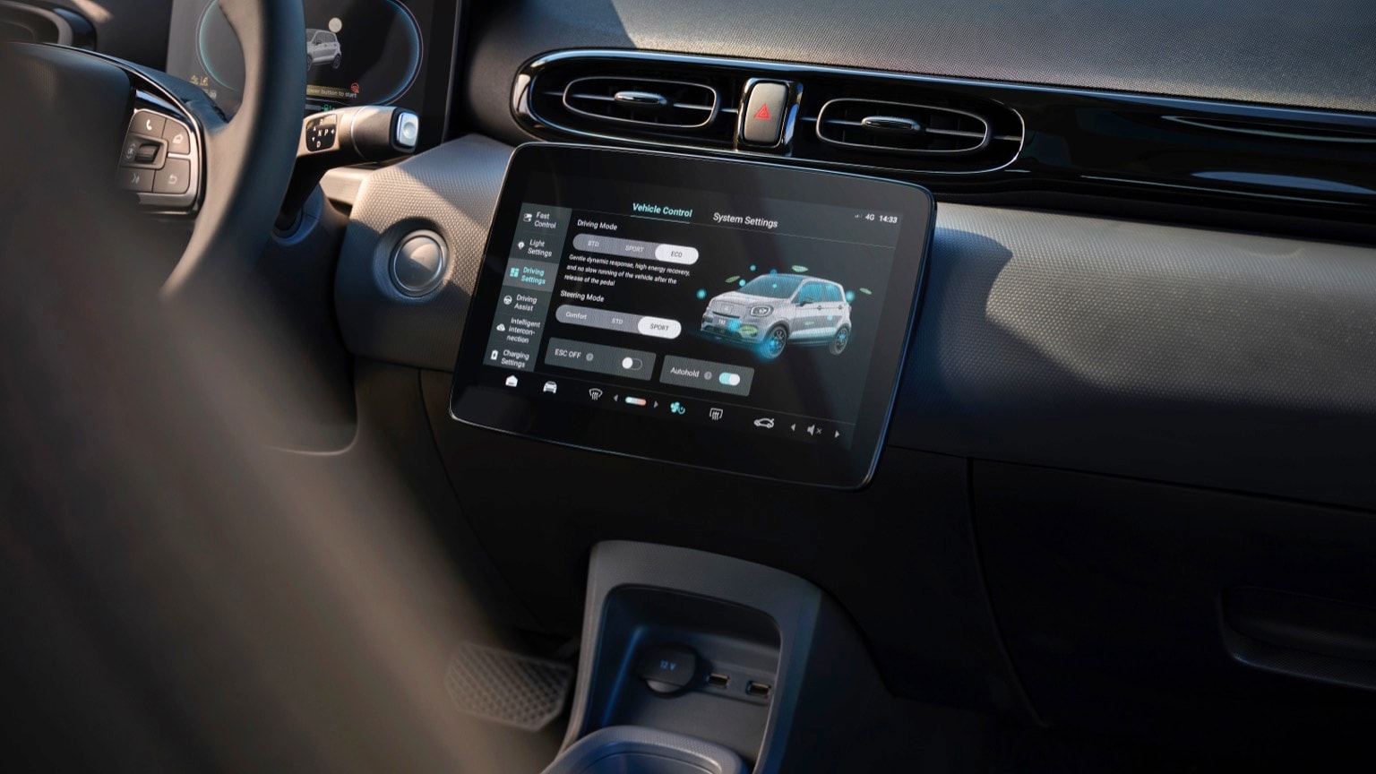 une voiture avec écran tactile
