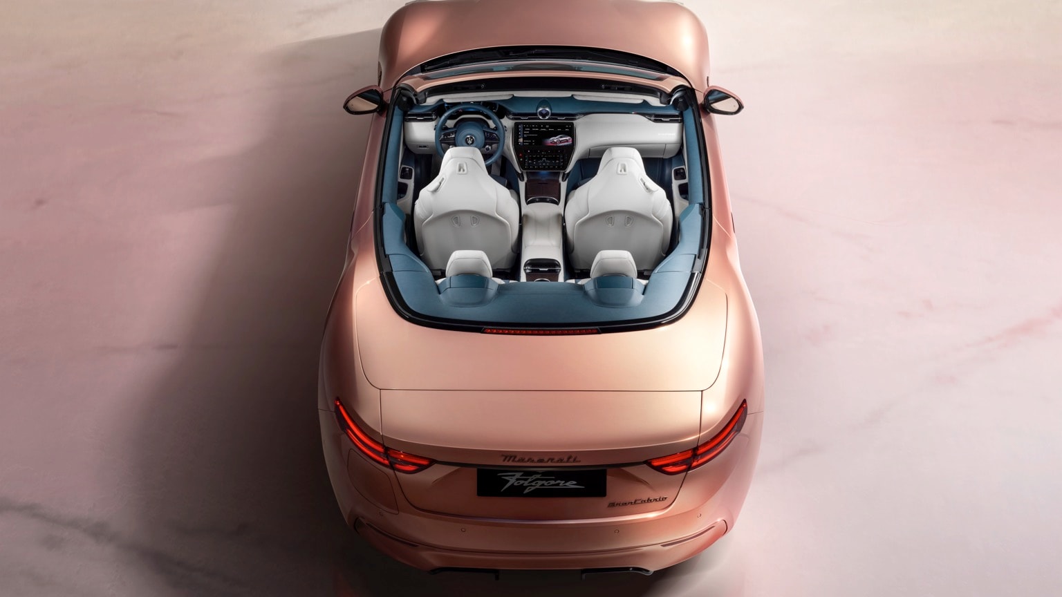 la vue de dessus d'une voiture décapotable