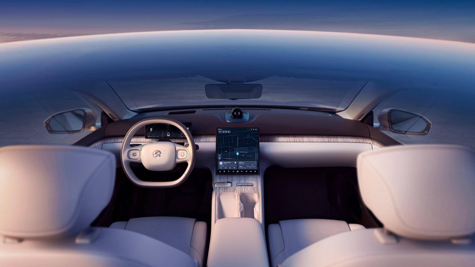 l'intérieur d'une voiture avec un écran sur le siège avant