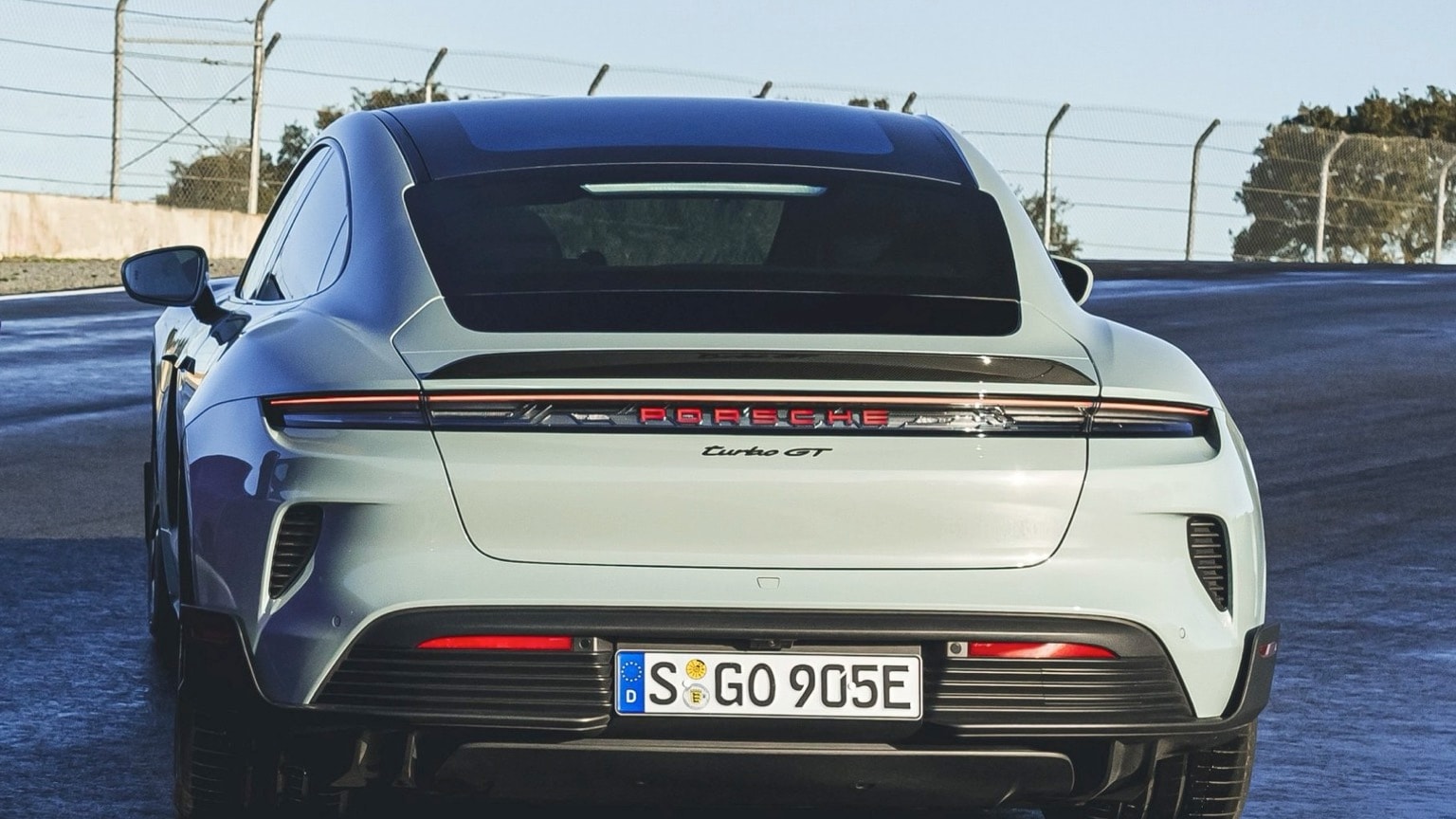 l'arrière d'une voiture