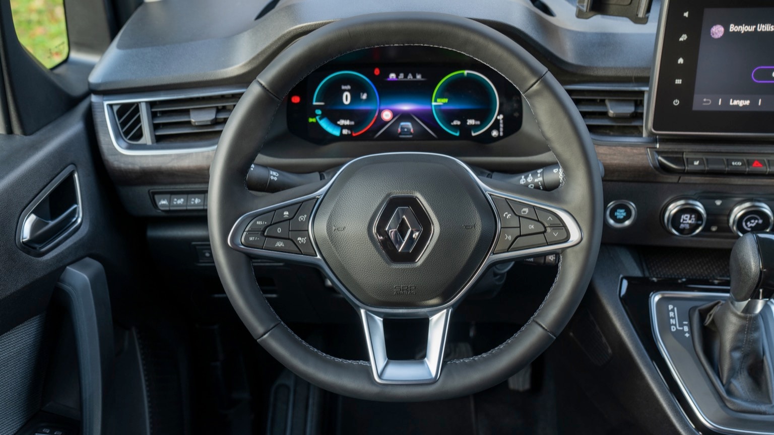 le volant et le tableau de bord d'une voiture