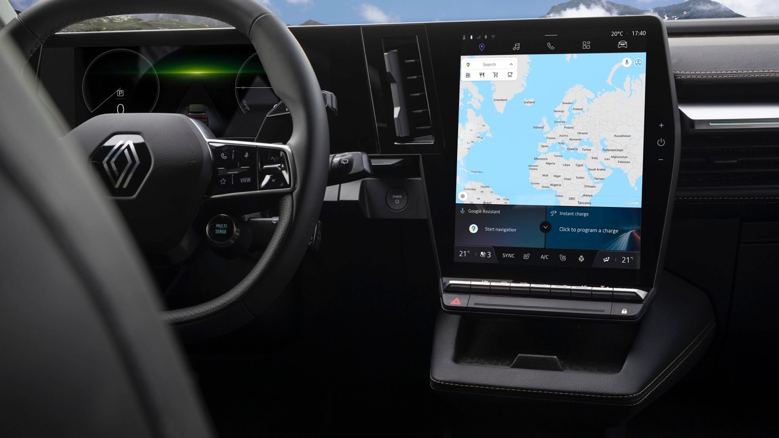 un tableau de bord de voiture avec une carte à l'écran