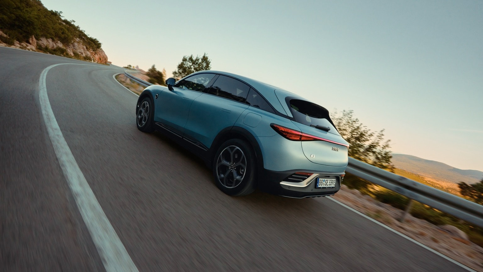une voiture sur une route