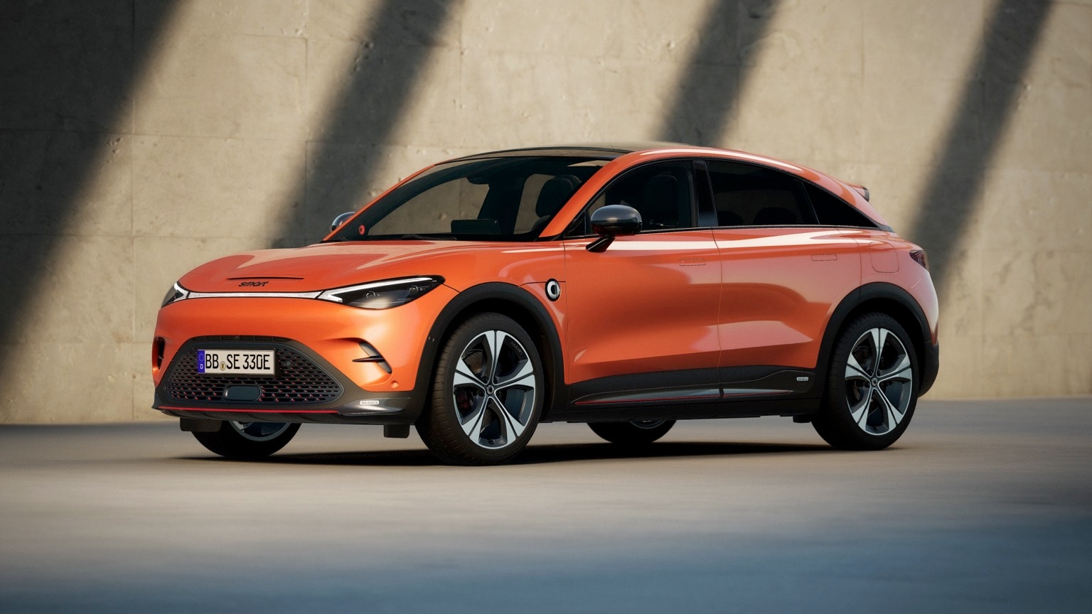 un 4x4 orange garé sur une surface en béton