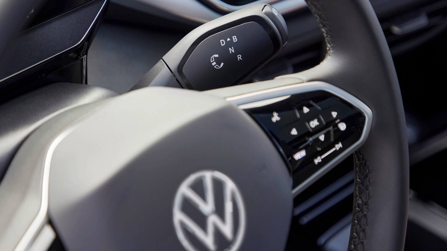 close up of a steering wheel and a steering wheel