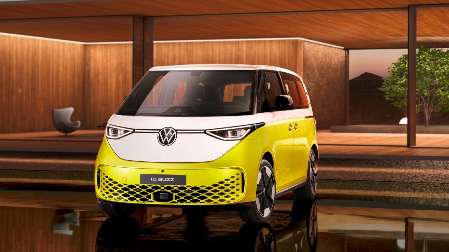 une voiture jaune et blanche