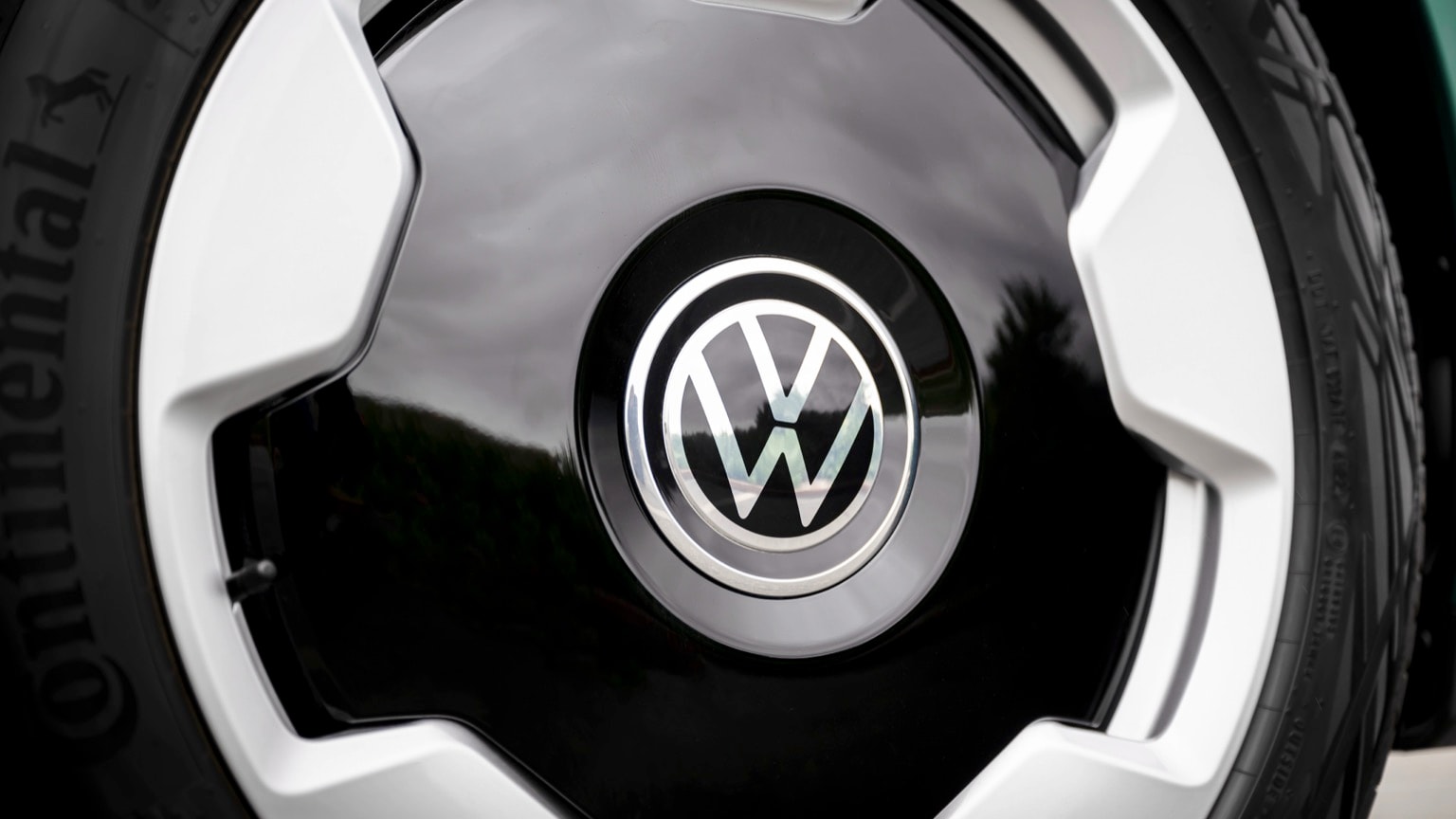 un gros plan d'un logo