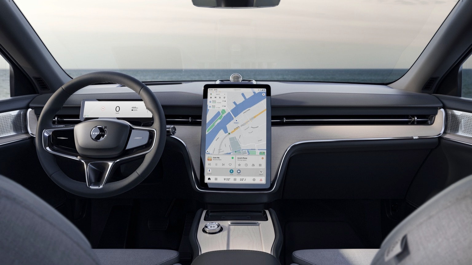 une voiture avec une tablette et un volant