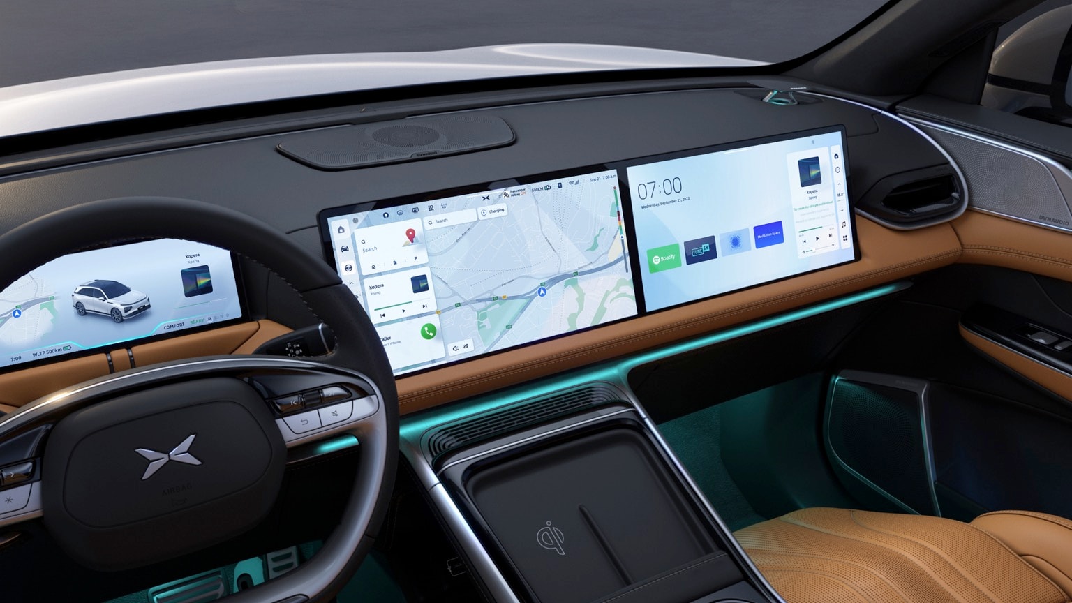 l'intérieur d'une voiture avec un écran tactile